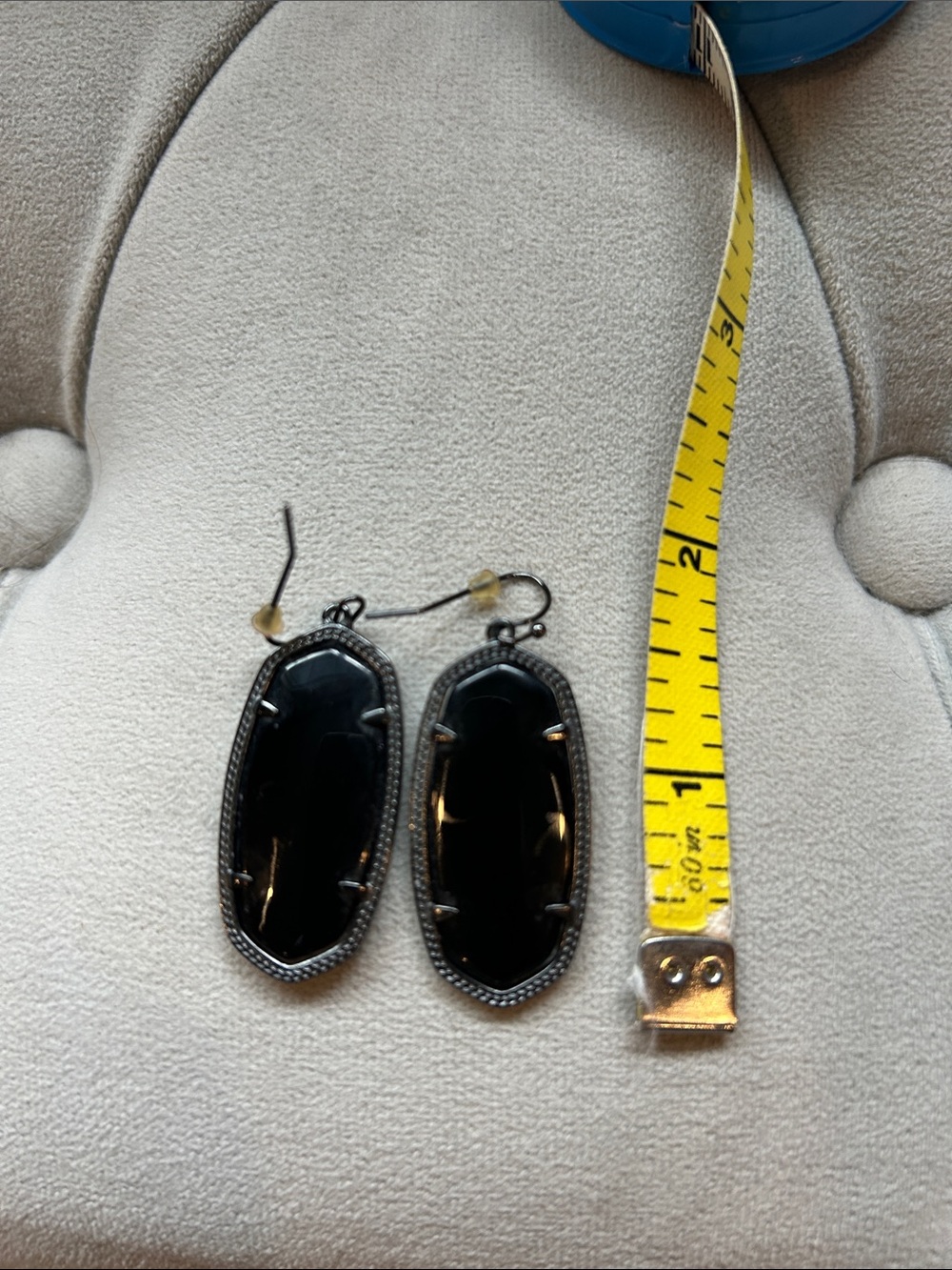Kendra Scott Danielle Earrings in Gunmetal - Picture 4 of 4